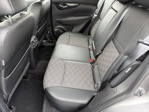 Used 2022 Nissan Rogue Sport SV w/ Technology Package AWD/4WD image 18