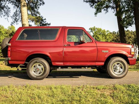 Used 1995 Ford Bronco XLT AWD/4WD image 9