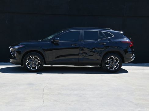 Used 2024 Chevrolet Trax LT image 8