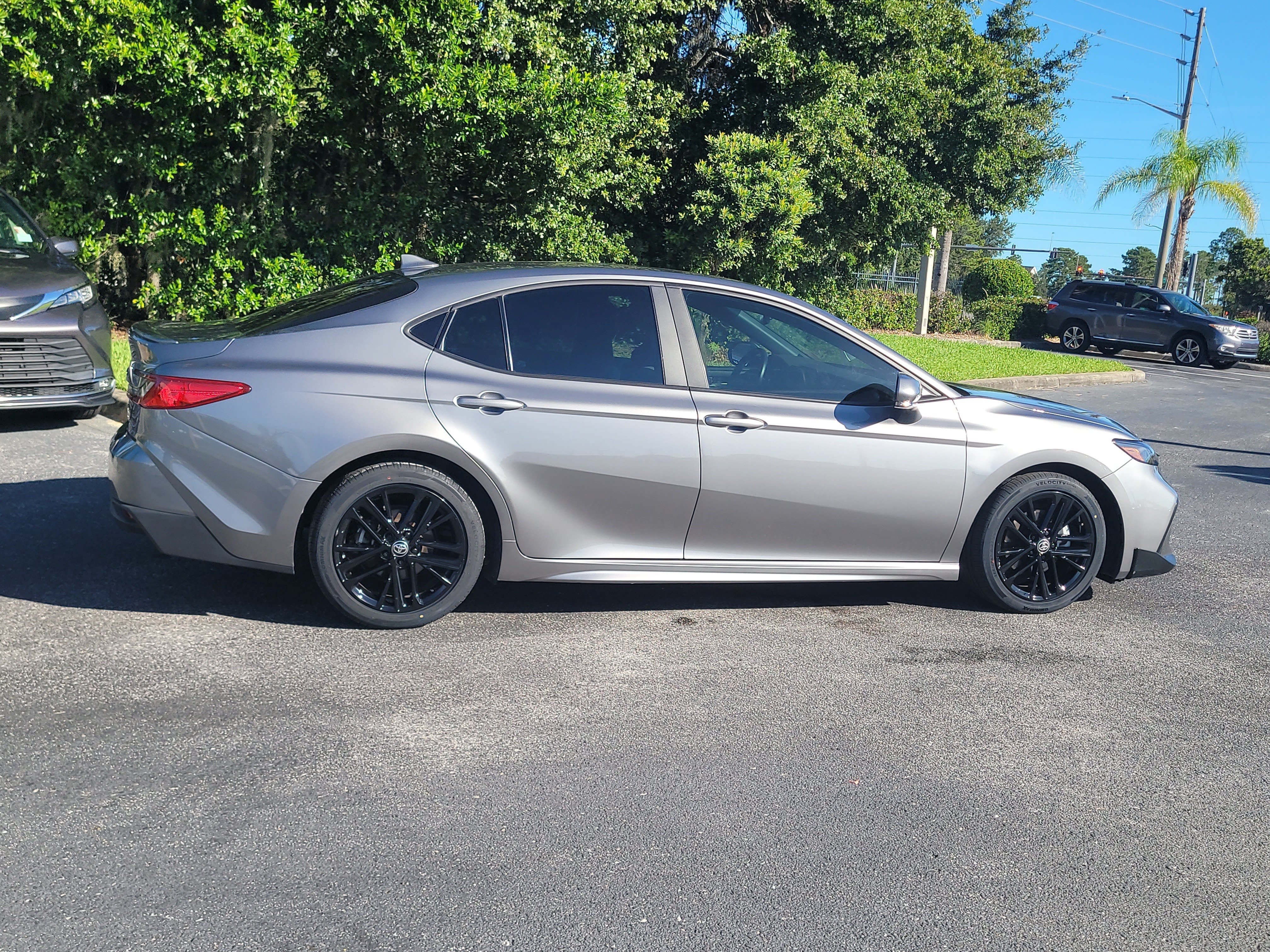 Used 2025 Toyota Camry SE w/ Multimedia Upgrade Package FWD image 8