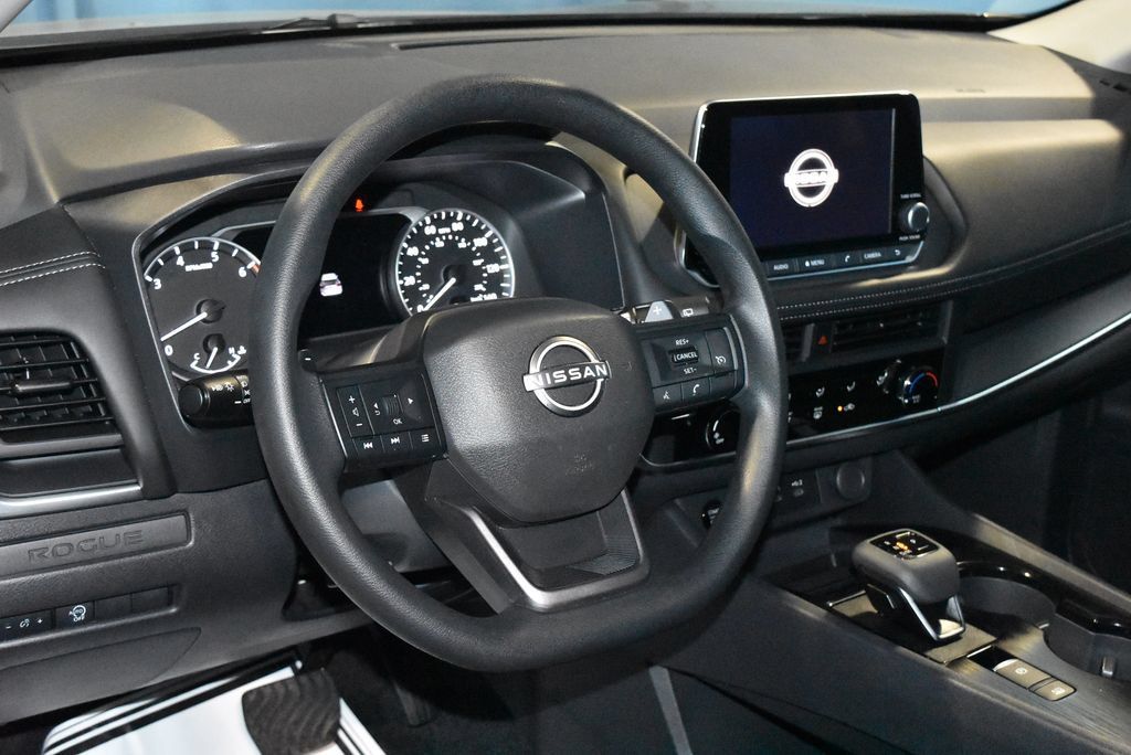 Used 2026 Nissan Rogue S AWD/4WD image 2