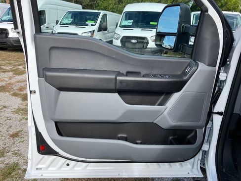 New 2026 Ford F250 XL w/ XL Chrome Package image 25