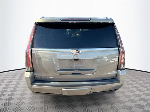 Used 2018 Cadillac Escalade Luxury image 7