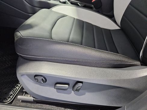 New 2026 Volkswagen Taos SEL AWD/4WD image 17