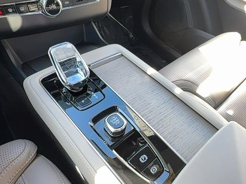 Used 2025 Volvo XC90 T8 Ultra image 23