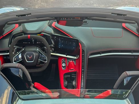 Used 2024 Chevrolet Corvette Stingray Preferred Conv w/ Z51 Performance Package RWD image 2