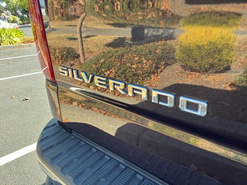 Used 2023 Chevrolet Silverado 1500 LT AWD/4WD image 10