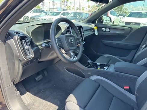 New 2025 Volvo EX40 Core w/ Climate Package image 12