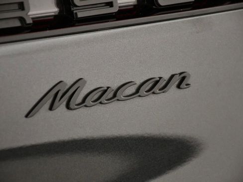 Used 2025 Porsche Macan image 12