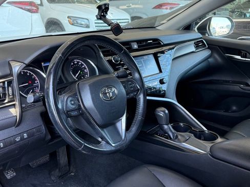 Used 2019 Toyota Camry SE FWD image 2