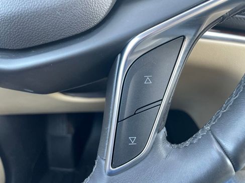 Used 2018 Cadillac XT5 Luxury AWD/4WD image 14
