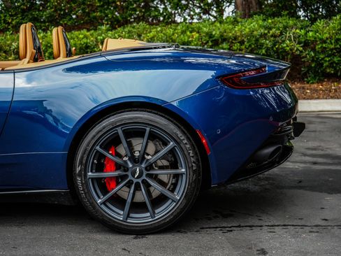 Used 2023 Aston Martin DB11 Volante RWD image 37
