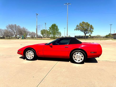 Used 1995 Chevrolet Corvette Convertible image 9