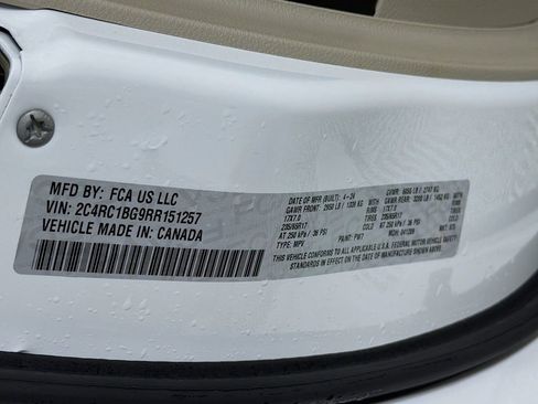 Used 2024 Chrysler Pacifica Touring-L FWD image 36