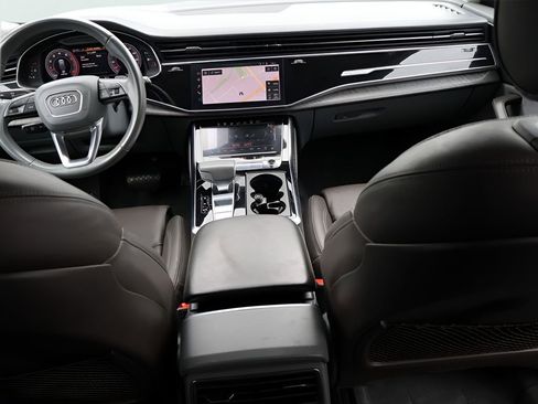 Used 2019 Audi Q8 Prestige w/ Luxury Package AWD/4WD image 16