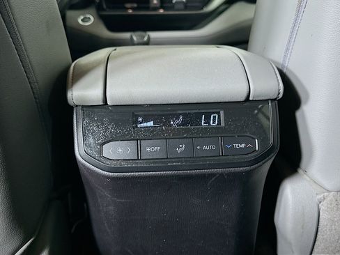 Used 2022 Toyota Highlander XLE image 27