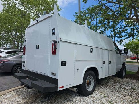 Used 2025 Ford E-350 and Econoline 350 Super Duty w/ Power Equipment Group RWD image 2