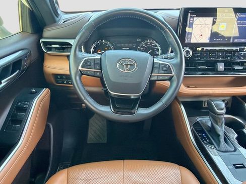 Used 2020 Toyota Highlander Platinum image 17