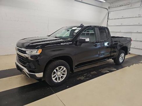 Used 2022 Chevrolet Silverado 1500 LT AWD/4WD image 2