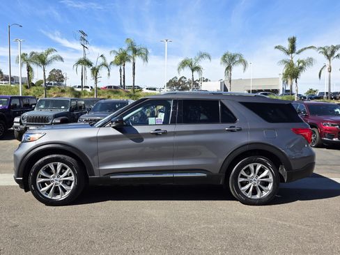 Used 2023 Ford Explorer Limited image 2