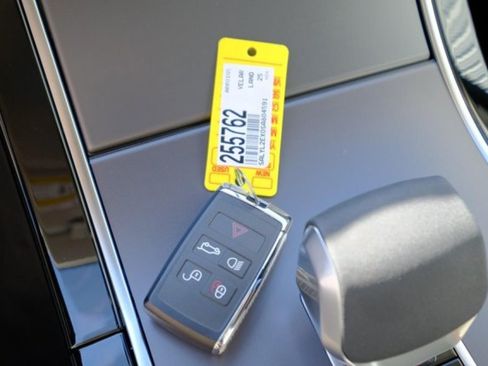 Used 2025 Land Rover Range Rover Velar Dynamic SE AWD/4WD image 29