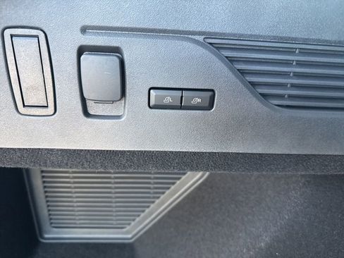 New 2025 Lincoln Nautilus Reserve image 23