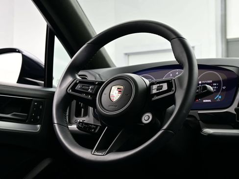 New 2025 Porsche Cayenne S AWD/4WD image 22
