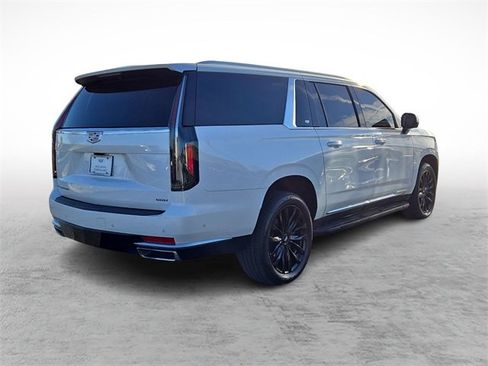 Used 2021 Cadillac Escalade ESV Premium Luxury image 4