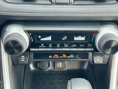 Certified 2025 Toyota RAV4 LE image 21