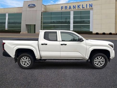 Used 2024 Toyota Tacoma SR image 8