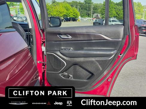 Used 2022 Jeep Grand Cherokee L Laredo w/ Luxury Tech Group I AWD/4WD image 18