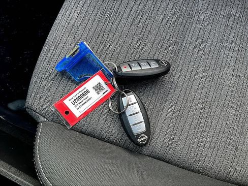 Used 2022 Nissan Rogue SV image 30