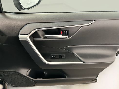 Used 2025 Toyota RAV4 XLE image 35