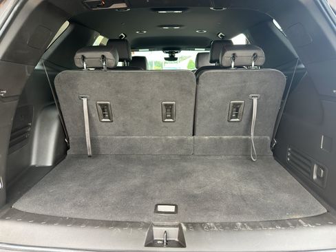 Used 2023 Chevrolet Traverse RS FWD image 35