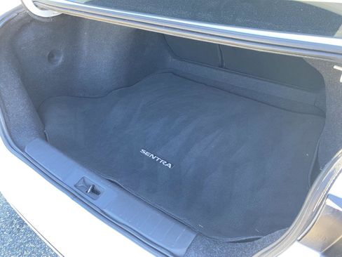 Used 2021 Nissan Sentra SV image 11