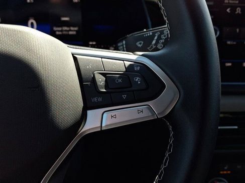 Certified 2023 Volkswagen Taos SE w/ Panoramic Sunroof Package image 27