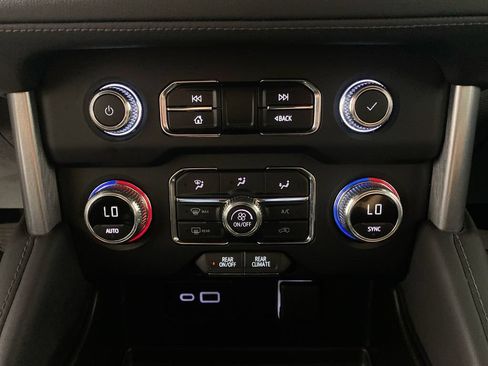 Certified 2023 GMC Yukon SLE w/ Max Trailering Package AWD/4WD image 18