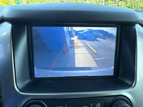 Used 2020 Chevrolet Suburban LT w/ Luxury Package RWD image 10