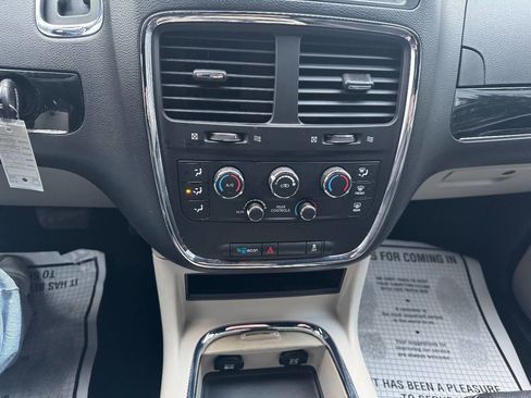 Used 2017 Dodge Grand Caravan SXT image 16