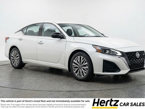 Used 2025 Nissan Altima 2.5 SV FWD image 1