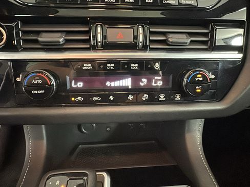 Used 2023 Nissan Pathfinder SL w/ SL Premium Package AWD/4WD image 22