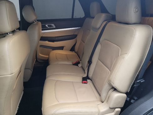 Used 2016 Ford Explorer XLT w/ Equipment Group 202A image 18