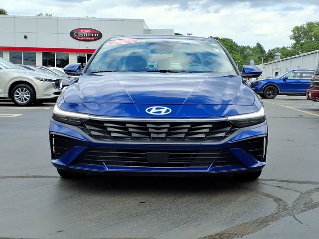 Used 2025 Hyundai Elantra SEL FWD image 2