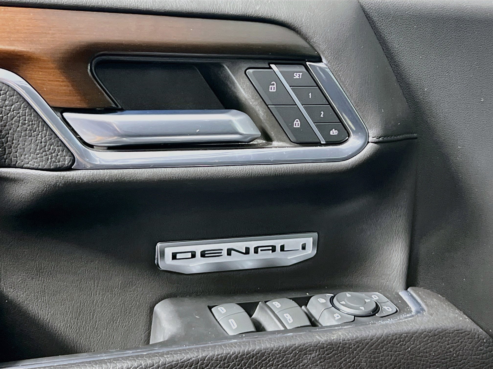 Used 2024 GMC Sierra 1500 Denali w/ Denali Reserve Package AWD/4WD image 16