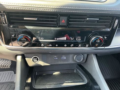 Used 2021 Nissan Rogue SV w/ Premium Package FWD image 18