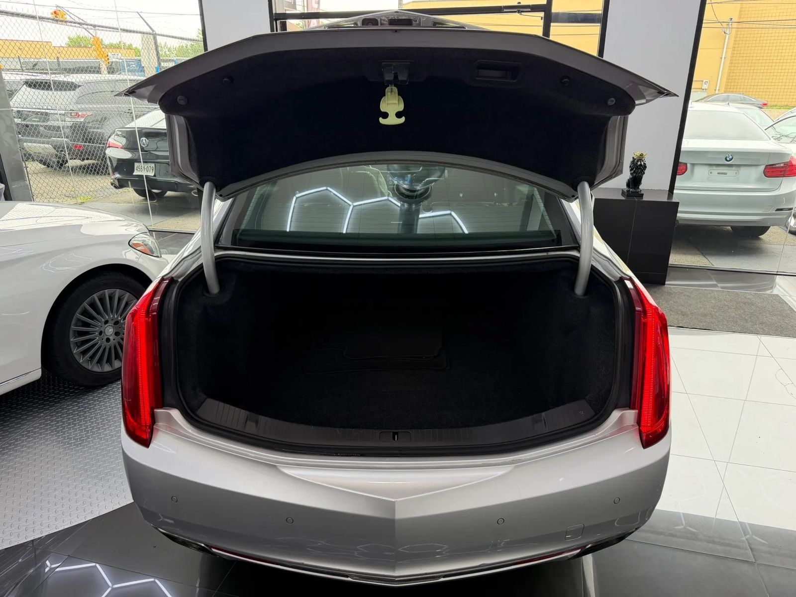 Used 2014 Cadillac XTS Luxury FWD image 17