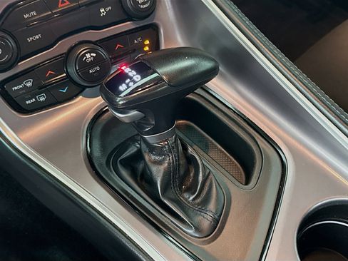 Used 2022 Dodge Challenger SXT RWD image 20