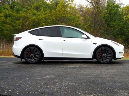 Used 2022 Tesla Model Y Performance image 5