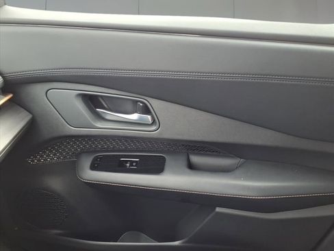 Used 2025 Nissan Ariya FWD image 25