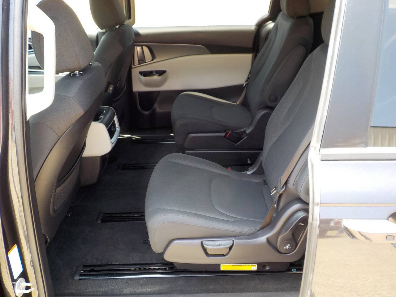 Used 2022 Kia Carnival LX FWD image 20